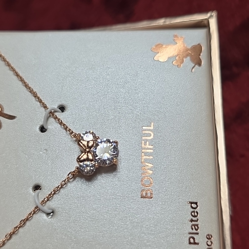 NEW Disney Bowtiful Fine Silver Plated Minnie Mouse Necklace Sparkly 18" Boxed - Picture 2 of 9